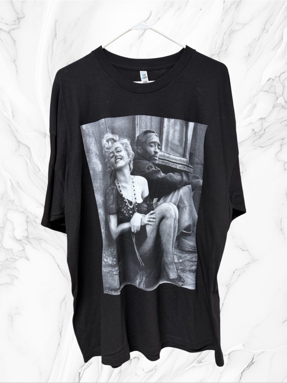 black unisex graphic t-shirt black white print of Marilyn Monroe and Tupac sz 2X